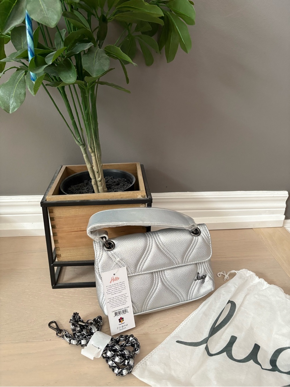 LUG | Cadence Mini Classic VL Crossbody Bag | Silver